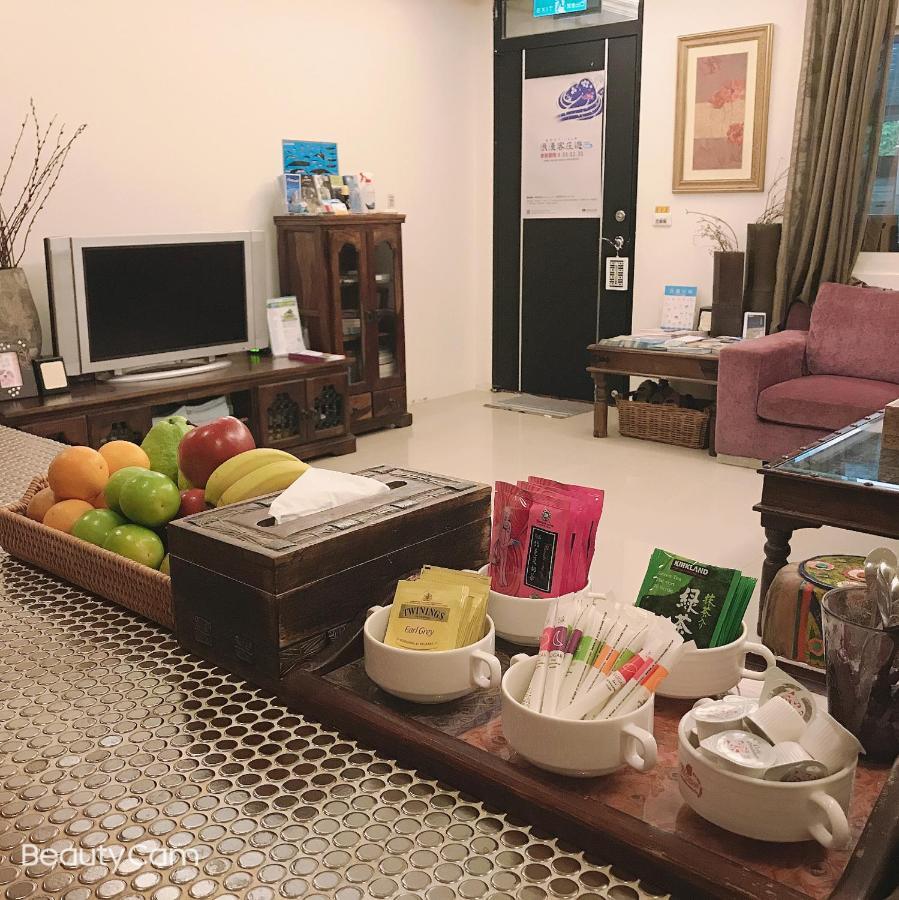 Moon House B&B Kota Hualien Bagian luar foto