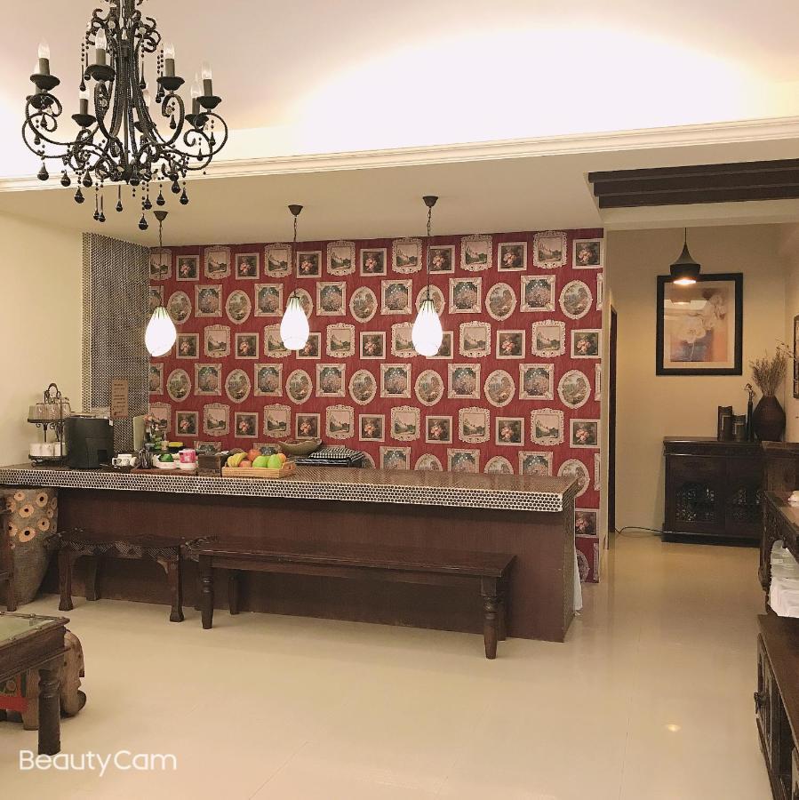 Moon House B&B Kota Hualien Bagian luar foto