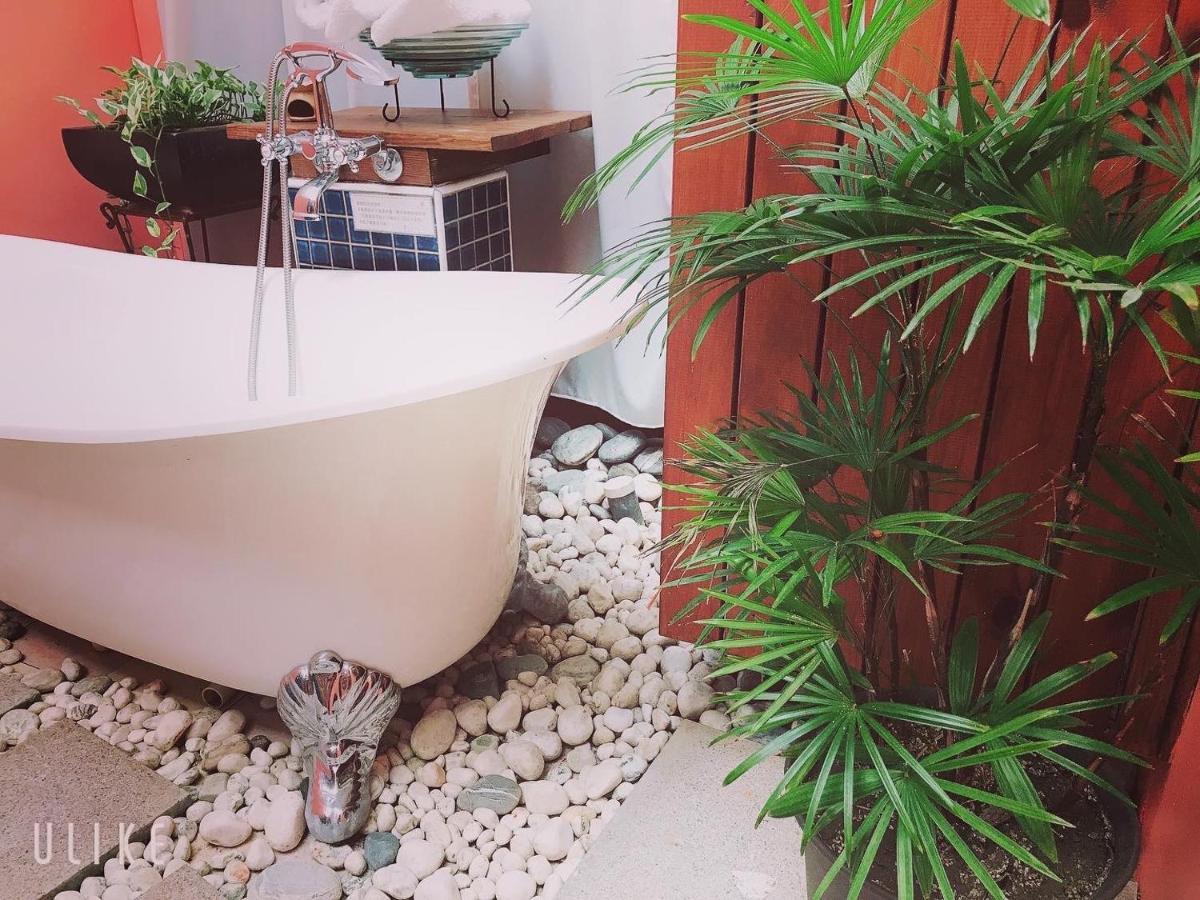 Moon House B&B Kota Hualien Bagian luar foto