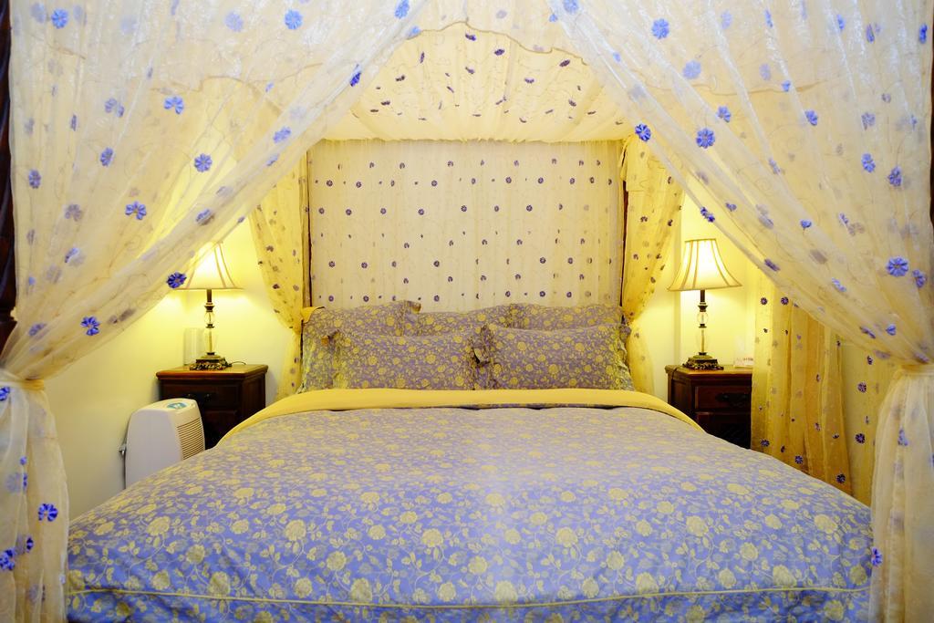 Moon House B&B Kota Hualien Bagian luar foto