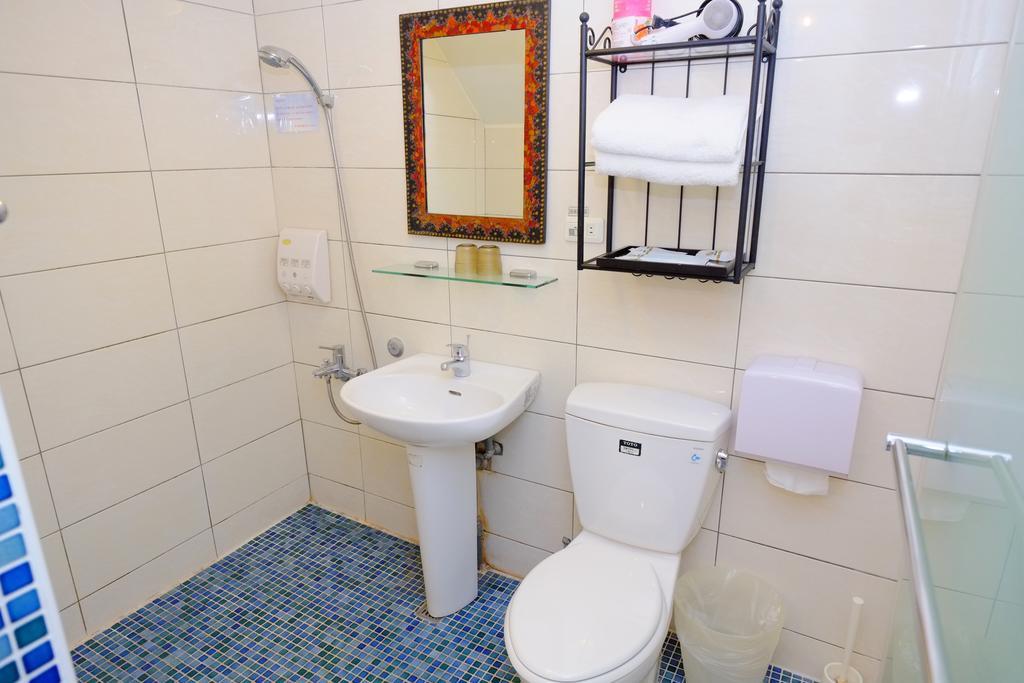 Moon House B&B Kota Hualien Bagian luar foto