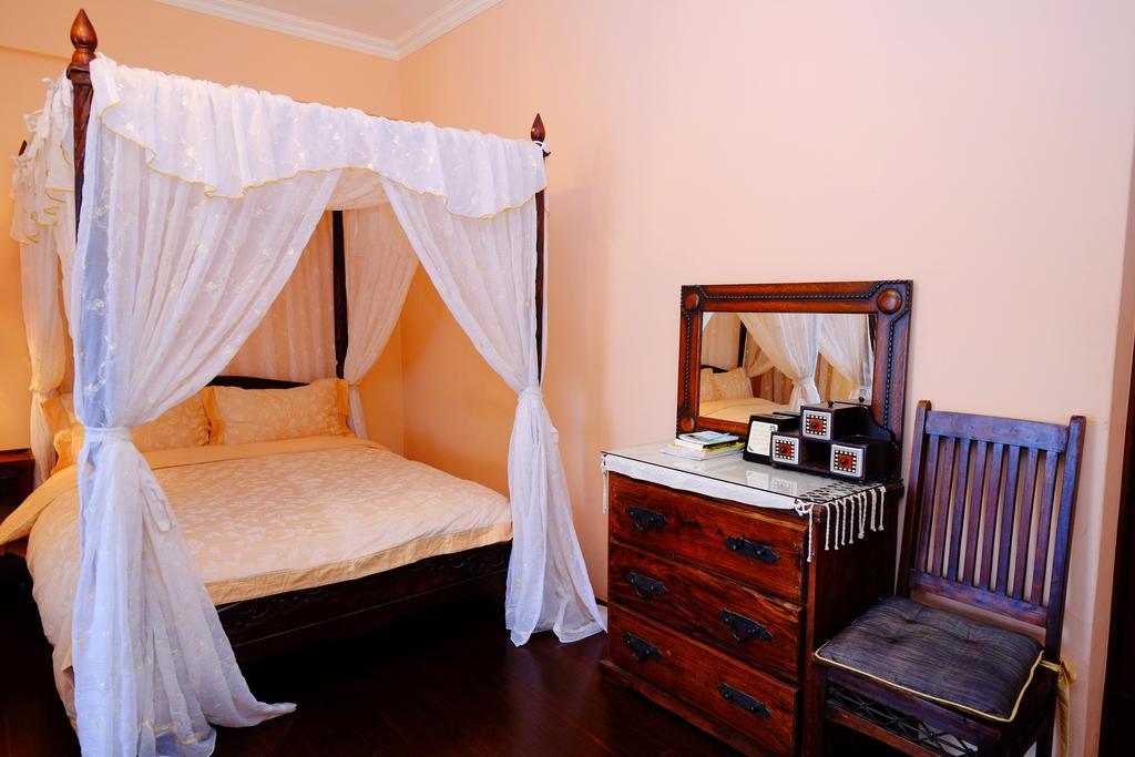 Moon House B&B Kota Hualien Bagian luar foto