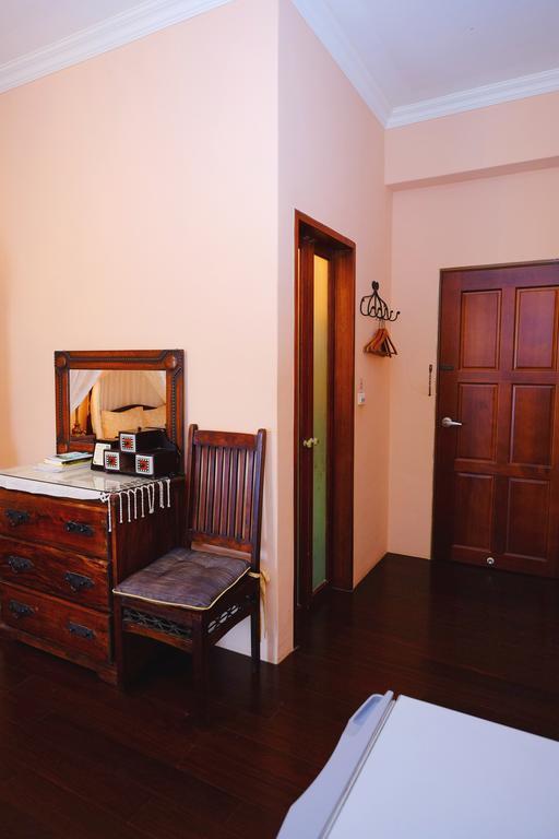 Moon House B&B Kota Hualien Bagian luar foto