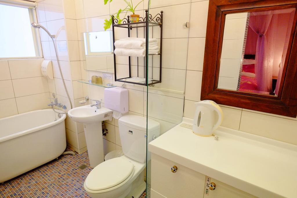 Moon House B&B Kota Hualien Bagian luar foto