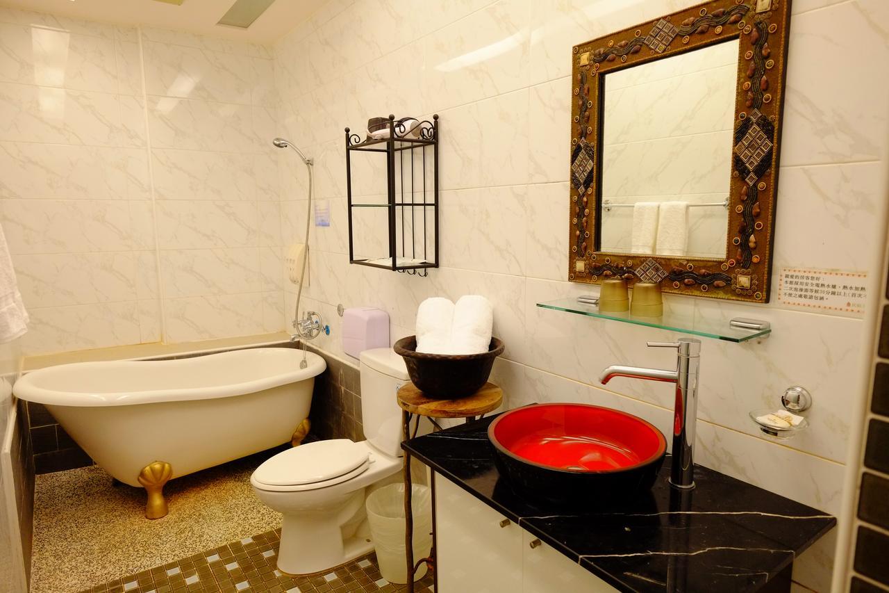 Moon House B&B Kota Hualien Bagian luar foto